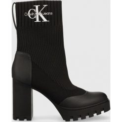 Calvin Klein Jeans botki Platform Boot Sock damskie kolor czarny na słupku. Czarne botki Calvin Klein Jeans, bez wzorów, z jeansu, z okrągłym noskiem, bez obcasa, na obcasie, bez zapięcia. W wyprzedaży za 549.99 zł.