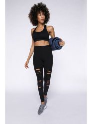 Onamaste Legginsy sportowe w kolorze czarnym rozmiar: L/XL. Czarne legginsy Onamaste, bez wzorów, z materiału, sportowe. Za 92.42 zł.