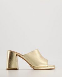 ZŁOTE KLAPKI 0013040 GOLD. Żółte klapki Venezia, bez wzorów, ze skóry, bez obcasa, bez zapięcia. Za 329.00 zł.