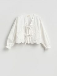 Bluzka z haftem - biały. Białe bluzki Reserved, l, bez wzorów, z bawełny, bez kołnierzyka, bez ramiączek. Za 219.99 zł.