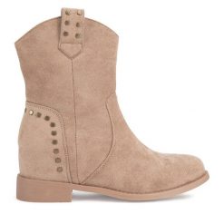 Kowbojki JENNY. Brązowe botki Jenny, bez wzorów, bez obcasa, na płaskiej podeszwie, bez zapięcia. Za 159.99 zł.