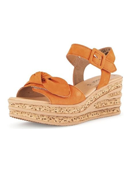 Gabor Skórzane sandały w kolorze pomarańczowym rozmiar: 38. Pomarańczowe sandały Gabor, bez wzorów, z otwartym noskiem, bez obcasa, na koturnie, bez zapięcia. Za 196.70 zł.