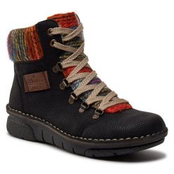 Botki Rieker. Czarne botki Rieker, bez wzorów, bez obcasa, na płaskiej podeszwie, bez zapięcia. Za 249.99 zł.