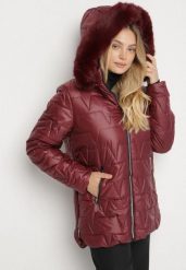 Bordowa Pikowana Kurtka z Kapturem z Futerkiem Azilma. Czerwone kurtki Born2be, plus size, bez wzorów, z dzianiny, klasyczne, z kapturem. Za 199.99 zł.