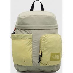 The North Face plecak kolor zielony duży z nadrukiem. Zielone plecaki The North Face, bez wzorów, do ręki, z nadrukiem, bez dodatków. W wyprzedaży za 278.99 zł.