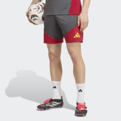 Spodenki piłkarskie treningowe ADIDAS AS Roma sezon 2026-2027. Szorty sportowe adidas, bez wzorów, z materiału, z standardowym stanem, na fitness i siłownię, climacool (adidas). Za 199.99 zł.