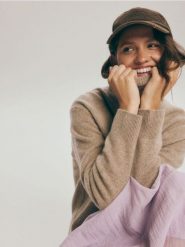 Czapka z daszkiem - warm olive. Zielone czapki z daszkiem Reserved, bez wzorów. W wyprzedaży za 19.99 zł.