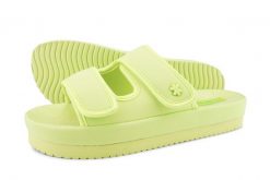 Klapki plażowe damskie Flip Flop Velcro Flower. Zielone klapki Flip Flop, bez wzorów, z materiału, bez obcasa, bez zapięcia. Za 95.49 zł.