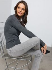 Dopasowany sweter z wiskozą - szary. Szare swetry Sinsay, l, bez wzorów, z wiskozy, bez ramiączek. Za 35.99 zł.