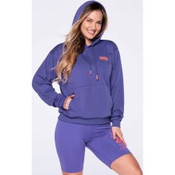 Bluza fitness damska Zumba Wear We Move The World. Fioletowe bluzy ZUMBA WEAR, xl, bez wzorów, z bawełny, z kapturem, na fitness i siłownię. Za 285.00 zł.