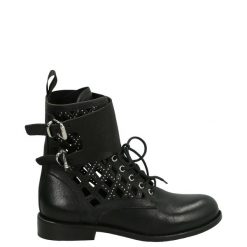 AŻUROWE TRZEWIKI Z NITAMI M112S4 MONT NERO. Botki Venezia, w ażurowe wzory, ze skóry, bez obcasa, bez zapięcia. Za 349.00 zł.