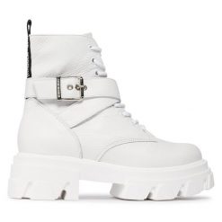 Trapery Steve Madden. Białe traperki Steve Madden, bez wzorów, bez obcasa, bez zapięcia. Za 799.99 zł.