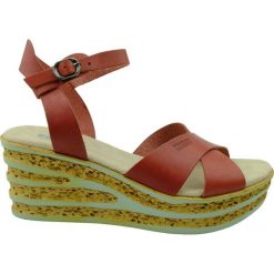 Sandały damskie BIG STAR DD274A055, Kolor czerwony. Czerwone sandały BIG STAR, bez wzorów, retro, bez obcasa, bez zapięcia. Za 111.99 zł.