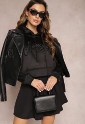 Czarna Welurowa Bluza z Haftowanym Napisem Hastte. Czarne bluzy Renee, l, z aplikacjami, z polaru, casualowe, bez ramiączek, z kapturem. W wyprzedaży za 87.99 zł.