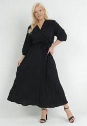 Czarna Plisowana Sukienka Maxi z Kopertowym Dekoltem i Wiązaniem w Talii Lariah. Czarne sukienki Born2be, l, bez wzorów, wizytowe, bez kołnierzyka, plus size, bez ramiączek, maxi, kopertowe. Za 79.99 zł.