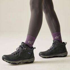 Damskie wodoodporne buty trekkingowe Amble. Szare buty trekkingowe Regatta, ze skóry, bez zapięcia. Za 249.99 zł.