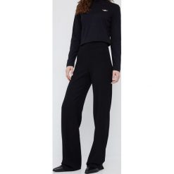 Emporio Armani spodnie damskie kolor czarny proste high waist. Czarne spodnie materiałowe Emporio Armani, bez wzorów, z materiału, z podwyższonym stanem. W wyprzedaży za 1,229.90 zł.
