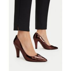 Czółenka Nine West. Brązowe czółenka Nine West, bez wzorów, bez obcasa, bez zapięcia. Za 249.99 zł.