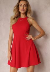 Czerwona Taliowana Sukienka Rozkloszowana bez Rękawów Larirria. Czerwone sukienki Renee, m, bez wzorów, bez kołnierzyka, bez ramiączek, mini, rozkloszowane. W wyprzedaży za 62.99 zł.