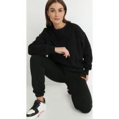 Czarna Bluza z Polarową Podszewką Colda. Czarne bluzy bez kaptura Born2be, l, bez wzorów, z dresówki. W wyprzedaży za 55.24 zł.