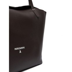Torebka Patrizia Pepe. Brązowe shopper bag Patrizia Pepe, bez wzorów, bez dodatków. Za 1,299.00 zł.
