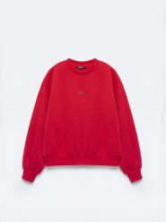 Bluza damska z niewielkim haftem czerwona Marika 603. Czerwone bluzy BIG STAR, l, bez wzorów, z bawełny, bez ramiączek, bez kaptura. Za 199.99 zł.