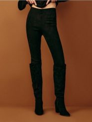 Legginsy z imitacji zamszu - czarny. Czarne legginsy Sinsay, bez wzorów. Za 39.99 zł.