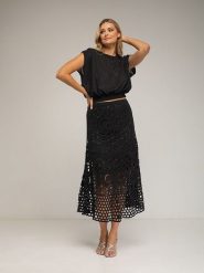 Tantra Bluzka w kolorze czarnym rozmiar: onesize. Czarne bluzki Tantra, bez wzorów, prążkowane, bez kołnierzyka, bez ramiączek. Za 173.99 zł.