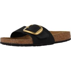 Klapki damskie Birkenstock Madrid Big Buckle. Czarne klapki Birkenstock, bez wzorów, z materiału, bez obcasa, bez zapięcia. Za 591.90 zł.
