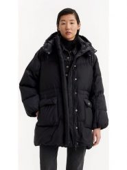 Levi's Kurtka zimowa w kolorze czarnym rozmiar: L. Czarne kurtki Levi's, na zimę, l, bez wzorów, z puchu, bez kaptura. Za 505.13 zł.
