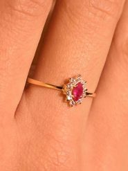 OR ÉCLAT Złoty pierścionek "Vera" z cyrkoniami i rubinem rozmiar: 56. Żółte pierścionki Or Éclat, z cyrkonią, złote. Za 652.99 zł.