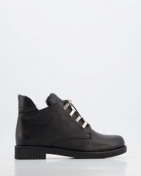SKÓRZANE BOTKI 860207-SA BLACK. Czarne botki Venezia, bez wzorów, ze skóry, bez obcasa, bez zapięcia. Za 249.00 zł.