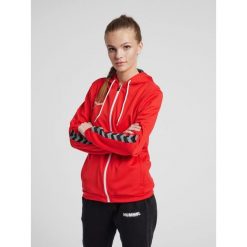 Bluza do piłki nożnej damska Hummel zip hml AUTHENTIC Poly. Czerwone bluzy Hummel, xs, bez wzorów, sportowe, bez ramiączek, z kapturem. W wyprzedaży za 169.50 zł.