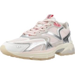Buty VICTORIA 8809101V Rose. Czerwone buty trekkingowe VICTORIA, ze skóry, bez zapięcia. Za 399.99 zł.