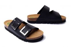 DR. BRINKMANN 700349-01 schwarz, klapki damskie. Czarne klapki Dr. Brinkmann, bez wzorów, bez obcasa, bez zapięcia. Za 329.90 zł.