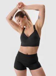 4F Legginsy krótkie z materiału z recyklingu damskie - czarne XL. Czarne legginsy 4f, bez wzorów, z dzianiny, sportowe, krótkie. W wyprzedaży za 59.99 zł.