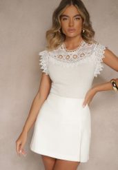 Biały Bawełniany Top z Koronkowymi Wstawkami Lirumina. Białe topy Renee, m, bez wzorów, z bawełny, eleganckie, bez kołnierzyka, bez ramiączek. W wyprzedaży za 39.99 zł.