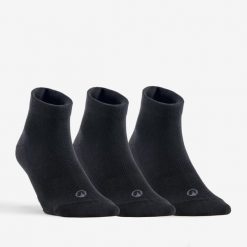 Skarpety sportowe tenis Artengo RS160 Mid podwyższone 3 pary. Czarne skarpetki Decathlon, bez wzorów, z bawełny. Za 29.99 zł.