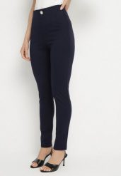 Granatowe Legginsy z Wiskozą z Wysokim Stanem Zdobione Guzikiem z Cyrkoniami Nalette. Niebieskie legginsy Born2be, z aplikacjami, z bawełny, eleganckie. W wyprzedaży za 76.49 zł.