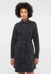 Damska Sukienka Mustang Style Ravenna Dress Denim Black 1016009 4000 801. Czarne sukienki Mustang, bez wzorów, z denimu, bez kołnierzyka, bez ramiączek. Za 169.99 zł.