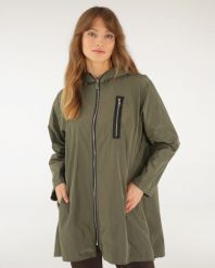 Ortalionowa kurtka z kapturem. Zielone kurtki Unisono, l, z aplikacjami, z kapturem. Za 239.00 zł.