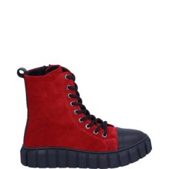 ZAMSZOWE BOTKI 0226661S RED-BLA. Czerwone botki Venezia, bez wzorów, ze skóry, bez obcasa, bez zapięcia. Za 259.00 zł.