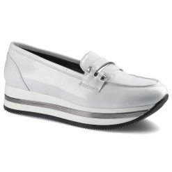 Półbuty damskie Karino, naturalna skóra licowa o lakierowanym wykończeniu w jasnym kolorze z paskiem na podbiciu oraz wielowarstwową podeszwą z kontr. Białe półbuty wsuwane Karino, bez wzorów, ze skóry, klasyczne, bez obcasa, na koturnie. Za 229.00 zł.