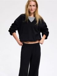 Bluza z bawełną - czarny. Czarne bluzy Reserved, l, bez wzorów, z bawełny, bez kaptura. Za 129.99 zł.