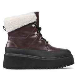 Botki JENNY. Brązowe botki Jenny, bez wzorów, bez obcasa, na płaskiej podeszwie, bez zapięcia. Za 169.99 zł.