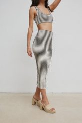 Spódnica midi z dzianiny prążkowanej w paski BLACK & BEIGE - ASSIS -XS/S. Brązowe spódnice Marsala, s, bez wzorów, z bawełny, midi. Za 229.90 zł.