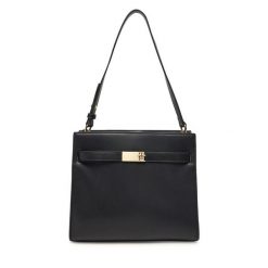 Torebka Tommy Hilfiger. Czarne torebki klasyczne Tommy Hilfiger, bez wzorów, klasyczne, bez dodatków. Za 339.99 zł.