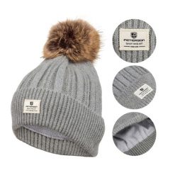 Ciepła czapka damska z futrzanym pomponem szara Peterson PTN HAT-09. Szare czapki zimowe Peterson, bez wzorów, z futra. Za 23.37 zł.