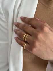 Les Favorites Pozłacany pierścionek rozmiar: 58. Żółte pierścionki Les Favorites, pozłacane. Za 65.99 zł.