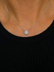 DIA DIAMONDS Srebrny naszyjnik z zawieszką - dł. 40 cm rozmiar: onesize. Szare naszyjniki DIA DIAMONDS, z materiału, z diamentem, srebrne. Za 244.45 zł.